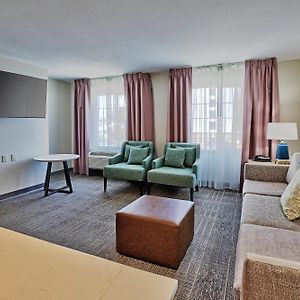 One-Bedroom Queen Suite Non-Smoking